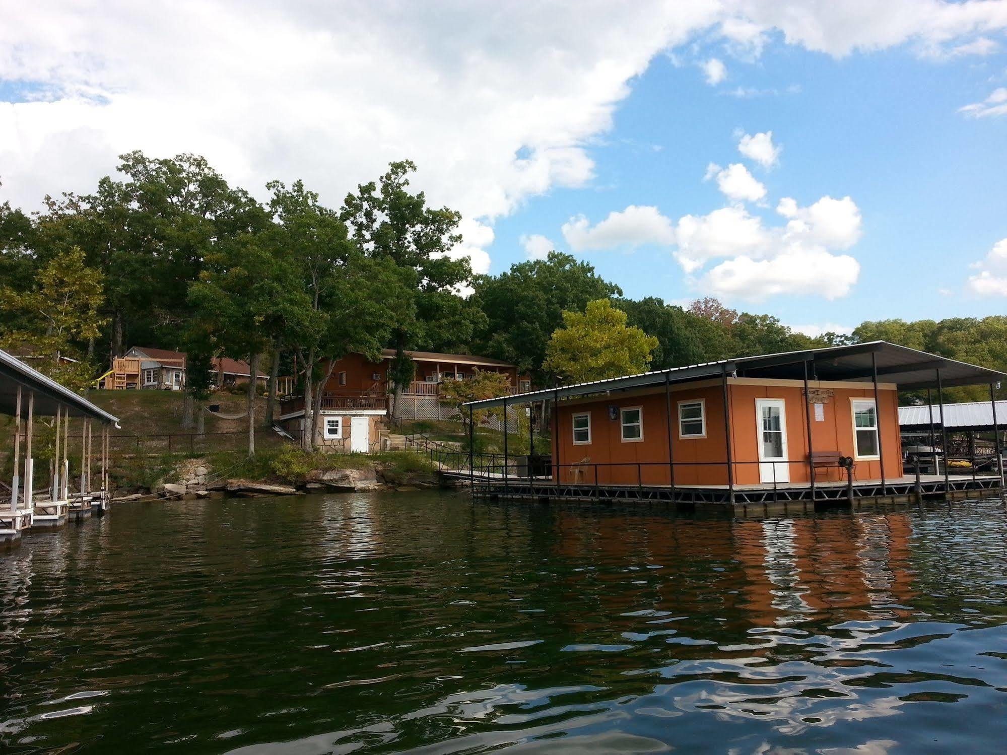 Wilsons On The Lake Hotel Camdenton Exterior foto