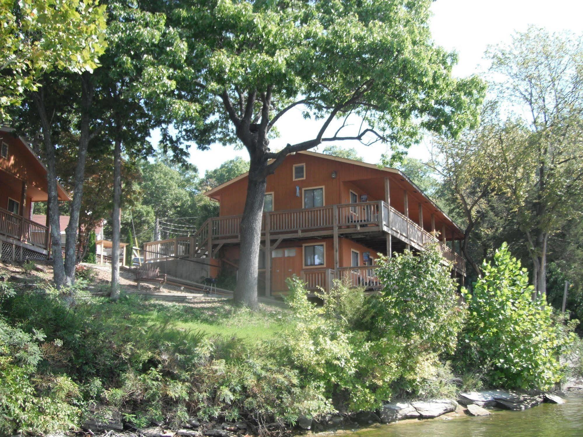 Wilsons On The Lake Hotel Camdenton Exterior foto